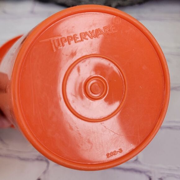 Vintage Tupperware 262-3 Orange Slimline Pitcher With 603-1 Flip Top Pour Lid - Picture 3 of 12